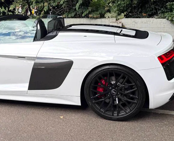 Carbon side blade detail of the Audi R8 shoot car